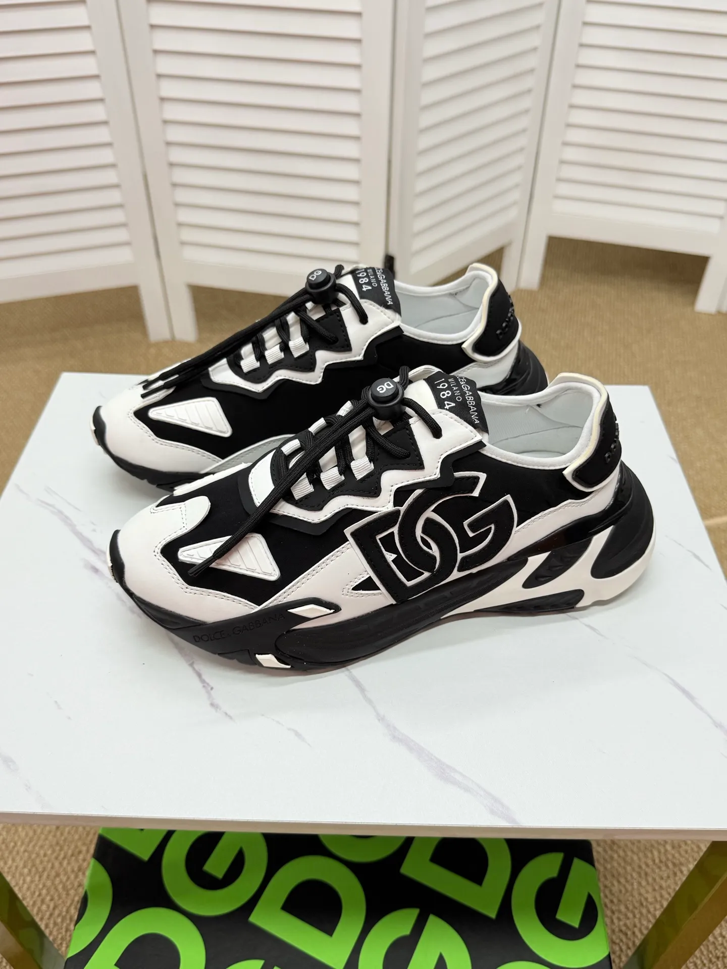 Men's clothing and shoes 260. The latest sports and casual shoes for couples (DG) are fashionable and versatile, and can add luster to various looks. Create an exquisite design with unique dynamic vitality and modern atmosphere, showing modern elegance. Size: 35-46 (custom-made sizes 45 and 46 are non-refundable) Se